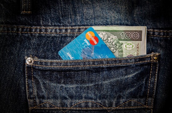 Cash vs. Credit: Which Payment Method Helps You Spend Smarter?